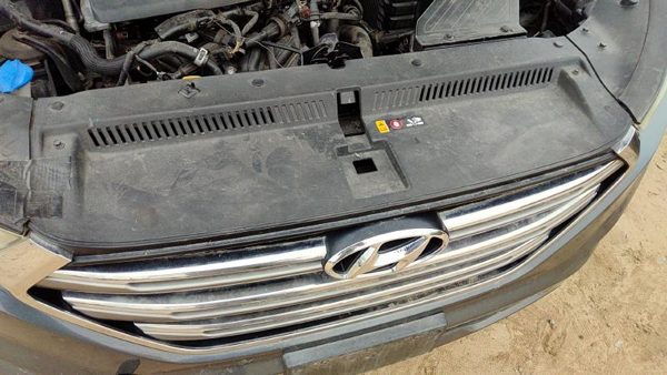 2016-21 Hyundai Tucson Top Plastic Cover Above Radiator Support Oem Upper Shield — photo 1