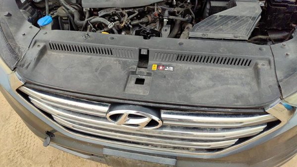 2016-21 Hyundai Tucson Top Plastic Cover Above Radiator Support Oem Upper Shield — photo 4
