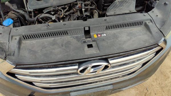 2016-21 Hyundai Tucson Top Plastic Cover Above Radiator Support Oem Upper Shield — photo 2