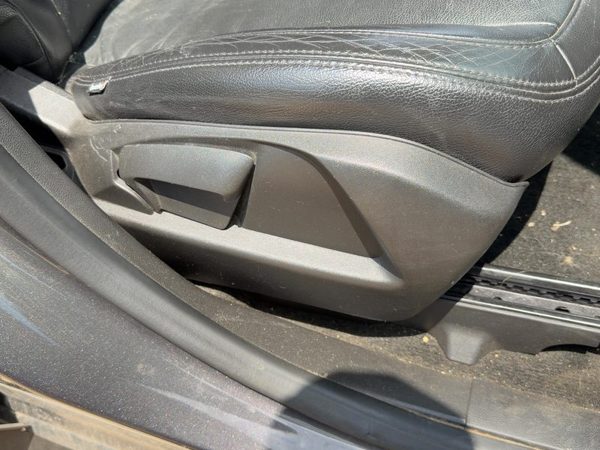 2014 Chevy Equinox Passenger Right Side Seat Trim Panel Oem Black 01A — photo 3