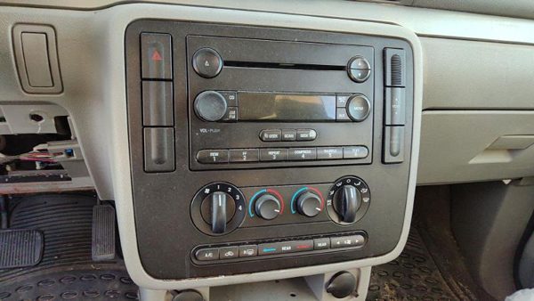 2004-2007 Ford Freestar Trim Bezel Around Radio Surround Dash Panel Oem — photo 4