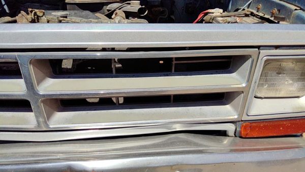 1986 Dodge Ram Grille W150 Cracked — photo 4