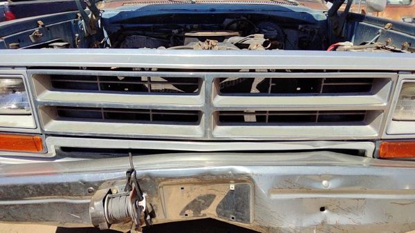 1986 Dodge Ram Grille W150 Cracked — photo 2