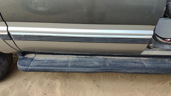 92-99 Chevy Suburban Passenger Right Rear Moulding From Door Oem Back Trim Strip — photo 1