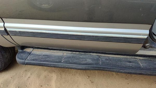 92-99 Chevy Suburban Passenger Right Rear Moulding From Door Oem Back Trim Strip — photo 3