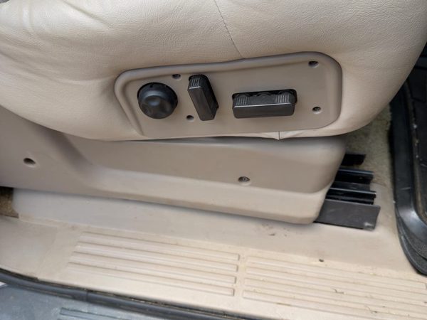 01 Suburban Passenger Right Side Power Seat Switch With Trim Panel Oem Tan 52I — photo 3