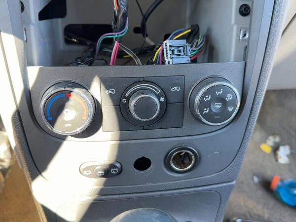 2006 Chevy Hhr Temperature Control Module In Dash Heater Ac Head Unit Oem — photo 1