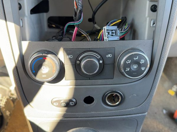 2006 Chevy Hhr Temperature Control Module In Dash Heater Ac Head Unit Oem — photo 2