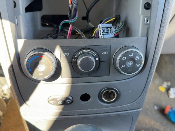 2006 Chevy Hhr Temperature Control Module In Dash Heater Ac Head Unit Oem — photo 3