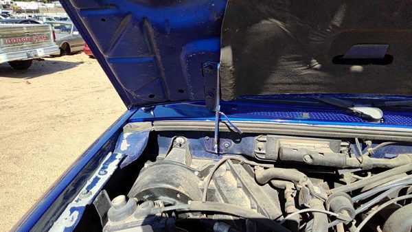 2005 Ford Ranger Hood Hinge RH Blue Sn — photo 2