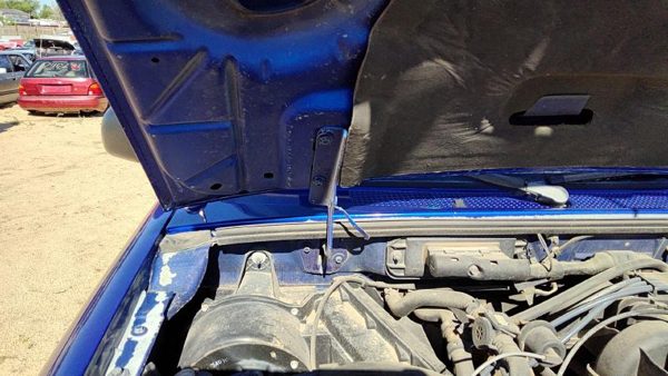 2005 Ford Ranger Hood Hinge RH Blue Sn — photo 3