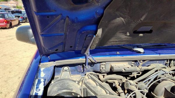 2005 Ford Ranger Hood Hinge RH Blue Sn — photo 4