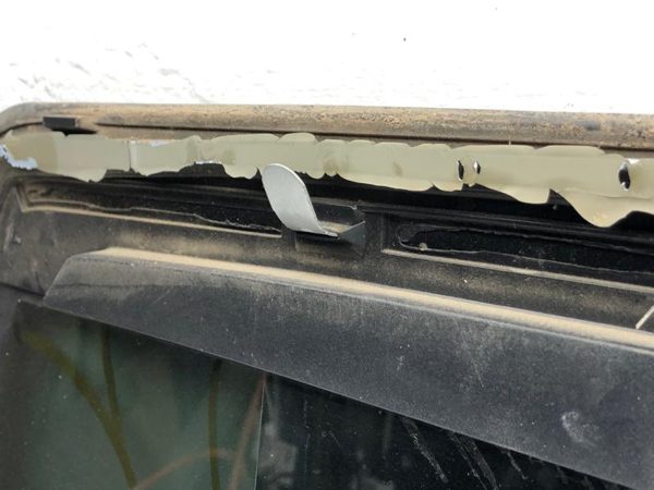 2013 Ram 1500 Back Glass/window Damage To Frame From Heat Inductor — photo 8