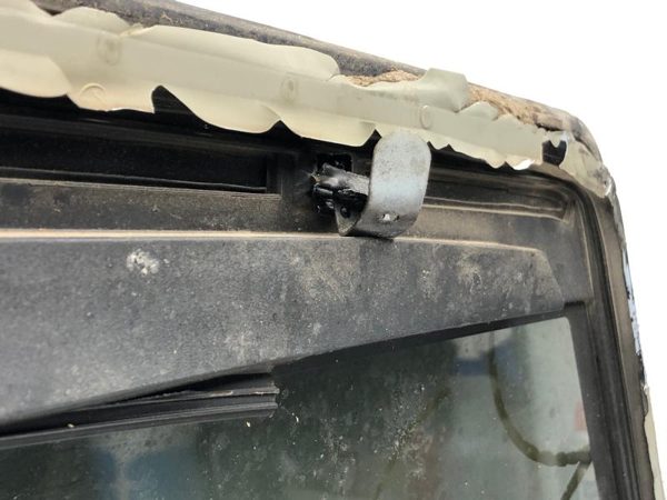 2013 Ram 1500 Back Glass/window Damage To Frame From Heat Inductor — photo 9