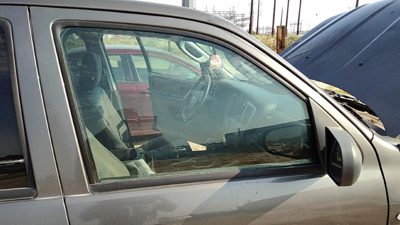 2001-2006 Mazda Tribute Passenger Right Front Side Window Door Glass Oem
