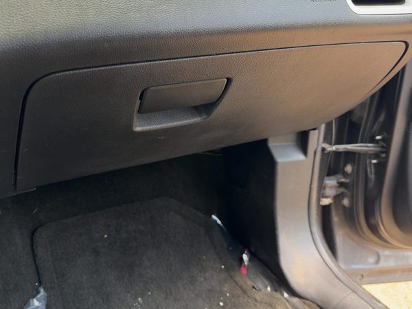 10-17 Chevy Equinox Glove Box Assembly Complete Door With Latch Oem Black 01A — photo 1