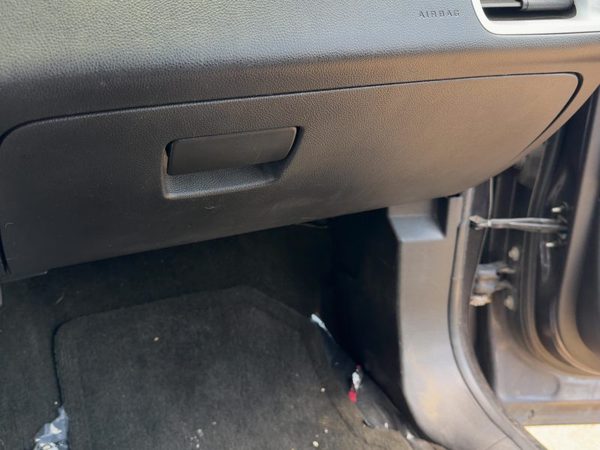 10-17 Chevy Equinox Glove Box Assembly Complete Door With Latch Oem Black 01A — photo 3