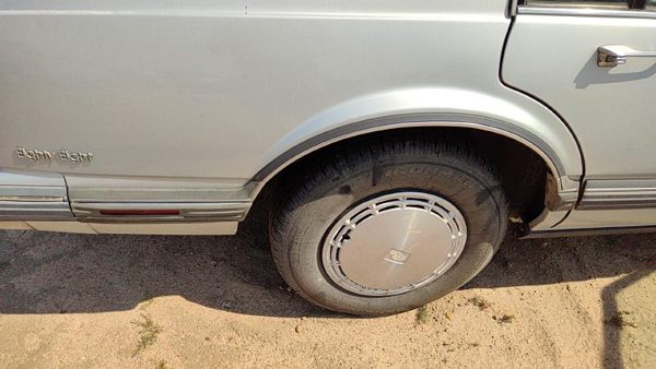 86-91 Olds 88 Passenger Right Rear Moulding On Quarter Panel Oem — photo 1