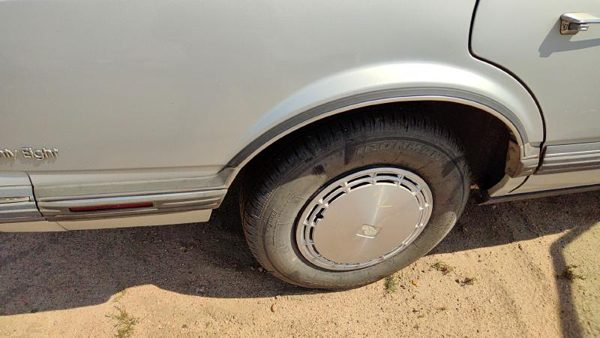 86-91 Olds 88 Passenger Right Rear Moulding On Quarter Panel Oem — photo 2