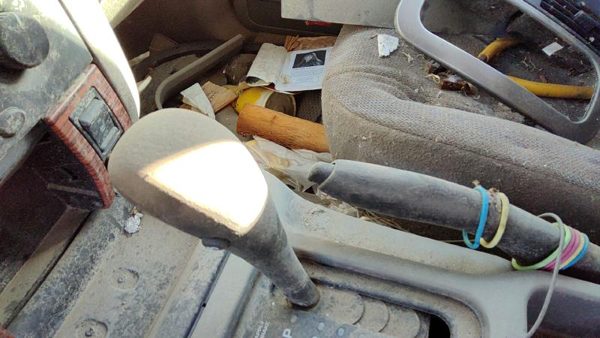 01 Grand Cherokee Floor Shifter Lever Assembly Shift Unit Automatic Transmission — photo 3