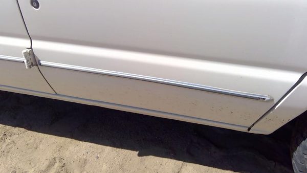 1993-2004 Ford Van E150 Passenger Right Front Moulding From Door Oem Trim Strip — photo 2