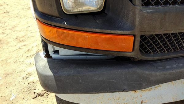 03-14 Express Van Passenger Right Front Turn Signal Light Lamp Fender Mounted — photo 1