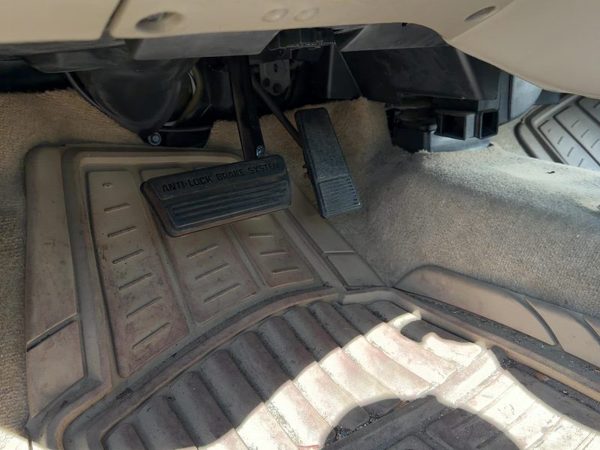 1999 Pontiac Bonneville Gas Pedal Assembly Oem Accelerator — photo 1