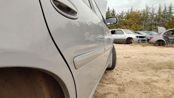 2000 Chevrolet Malibu Rear Door RH 17U Silvermist — photo 7