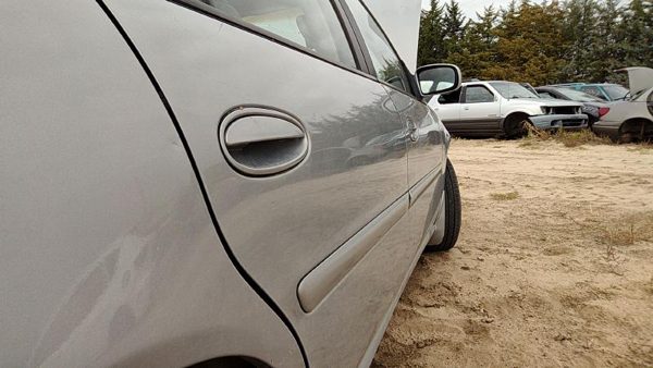 2000 Chevrolet Malibu Rear Door RH 17U Silvermist — photo 5