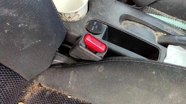 16-19 Nissan Versa Passenger Right Front Seat Belt Buckle Receiver Charcoal G — photo 1
