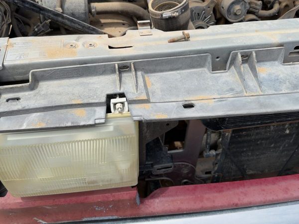 1987-1991 Ford F150 Top Plastic Cover Above Radiator Support Sight Shield Oem — photo 2