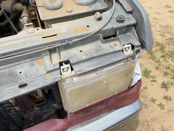 1987-1991 Ford F150 Top Plastic Cover Above Radiator Support Sight Shield Oem — photo 3