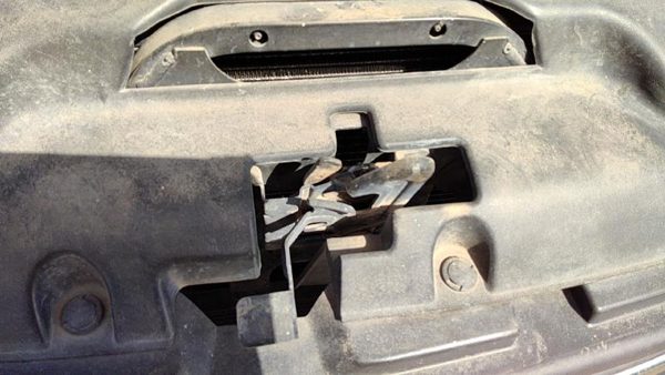 1999-2002 Chevy Silverado 1500 Hood Latch Assembly With Bracket Oem 88980513 — photo 3