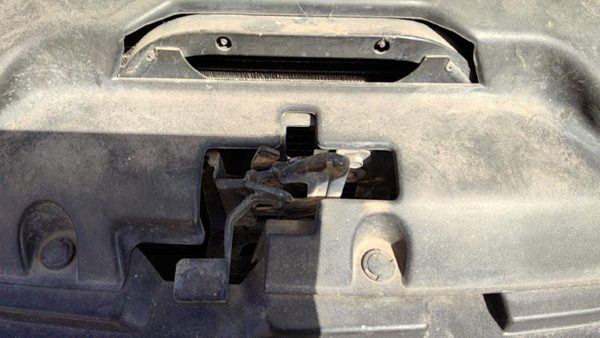 1999-2002 Chevy Silverado 1500 Hood Latch Assembly With Bracket Oem 88980513 — photo 2