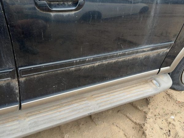 97-02 Ford Expedition Passenger Right Front Upper Moulding From Door Oem Black — photo 1