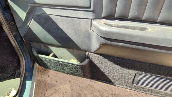 91-94 Chevy S10 Blazer Passenger Right Front Door Trim Panel With Switches Black — photo 7