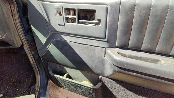 91-94 Chevy S10 Blazer Passenger Right Front Door Trim Panel With Switches Black — photo 6