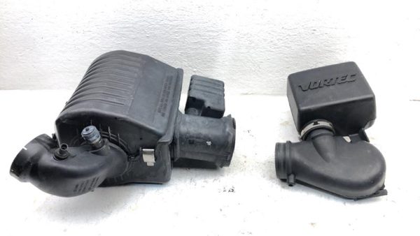 1999 Gmc Yukon Air Intake Tube Resonator Pipe Elbow Rubber Oem Hose Snorkel 5.7L — photo 1
