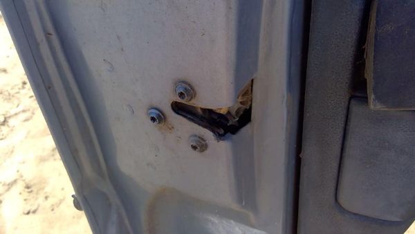 91-94 Chevy Caprice Driver Left Front Door Latch With Rods/Cables Oem Assembly — photo 6