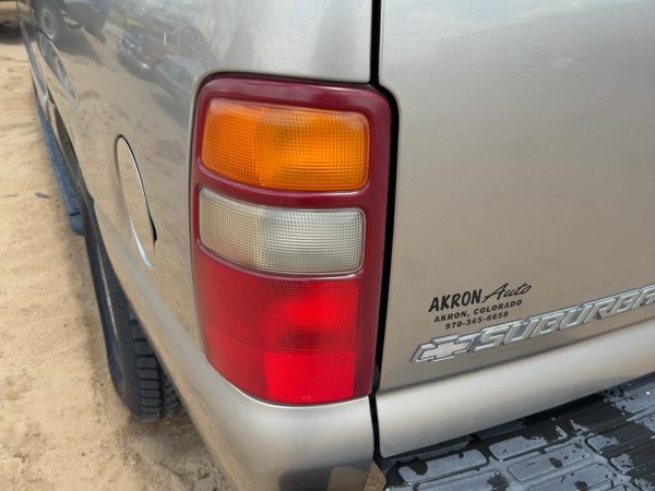 2000-2003 Chevy Suburban Driver Left Tail Light Brake Lamp Oem Rear 19168990 — photo 1