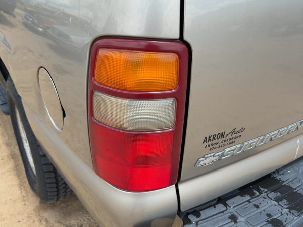 2000-2003 Chevy Suburban Driver Left Tail Light Brake Lamp Oem Rear 19168990 — photo 3