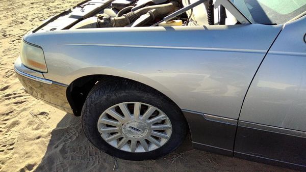 2003-2011 Lincoln Town Car Driver Left Front Fender Oem Silver 8W1z16006a — photo 1