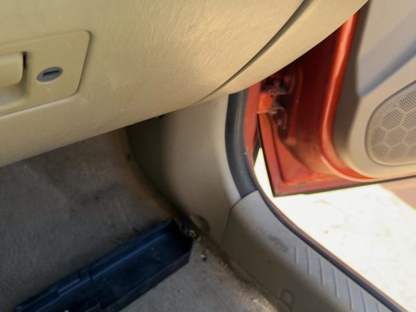 2001-2007 Ford Escape Passenger Right Lower Kick Trim Panel Oem Tan Ah — photo 3