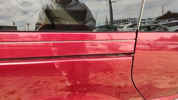 97-05 Chevy Venture Passenger Right Rear Moulding On Quarter Panel Oem Red 72U — photo 2