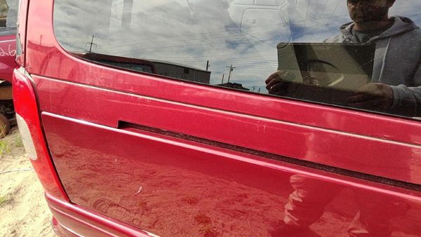 97-05 Chevy Venture Passenger Right Rear Moulding On Quarter Panel Oem Red 72U — photo 4