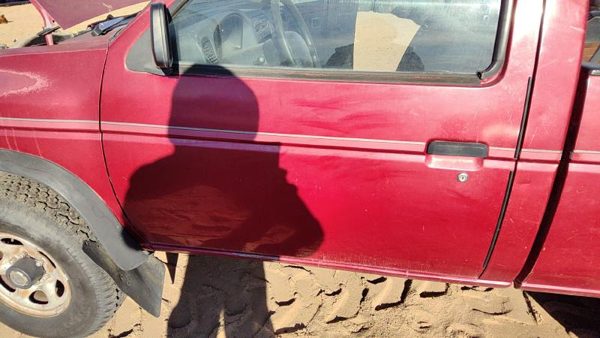 1996 Nissan Hardbody Front Door LH Red — photo 2