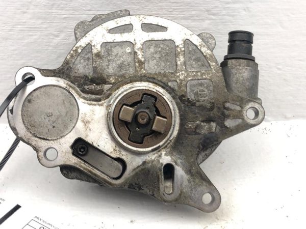 2010 Volkswagon Jetta Vacuum Pump 2.0L Diesel Vacumm Pump 03L145100f — photo 1
