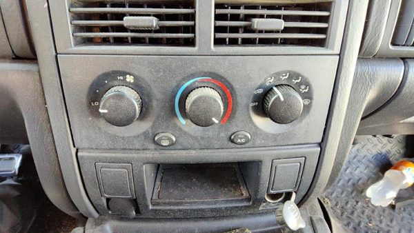 99-04 Jeep Grand Cherokee Temperature Control Module In Dash Heater Ac Head Unit — photo 3