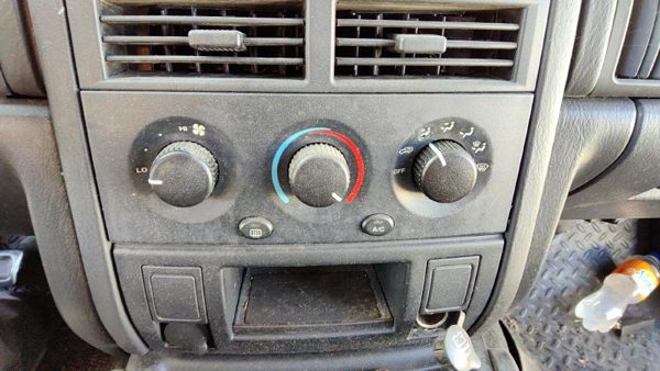 99-04 Jeep Grand Cherokee Temperature Control Module In Dash Heater Ac Head Unit — photo 2