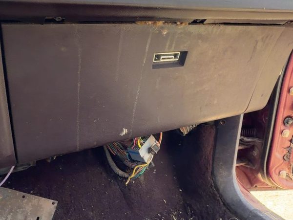 1986 Buick Park Ave Glove Box Assembly Complete Door With Latch Oem Red — photo 1
